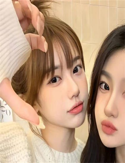 片在线观看WWW_女老师用手端学生下巴挑衅_久久AV亚洲精品一区无码